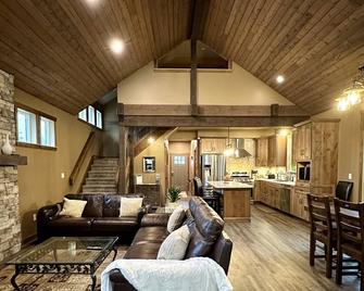 Unit #3 | Peaceful & Romantic Harrison Chalet Suites - Harrison Hot Springs - Living room