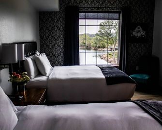 Waterfront Hotel - Prairie du Chien - Bedroom