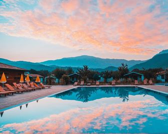 Enso Inn - Kayaköy - Piscina