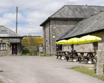 Yha Dartmoor Hostel - Yelverton - Building