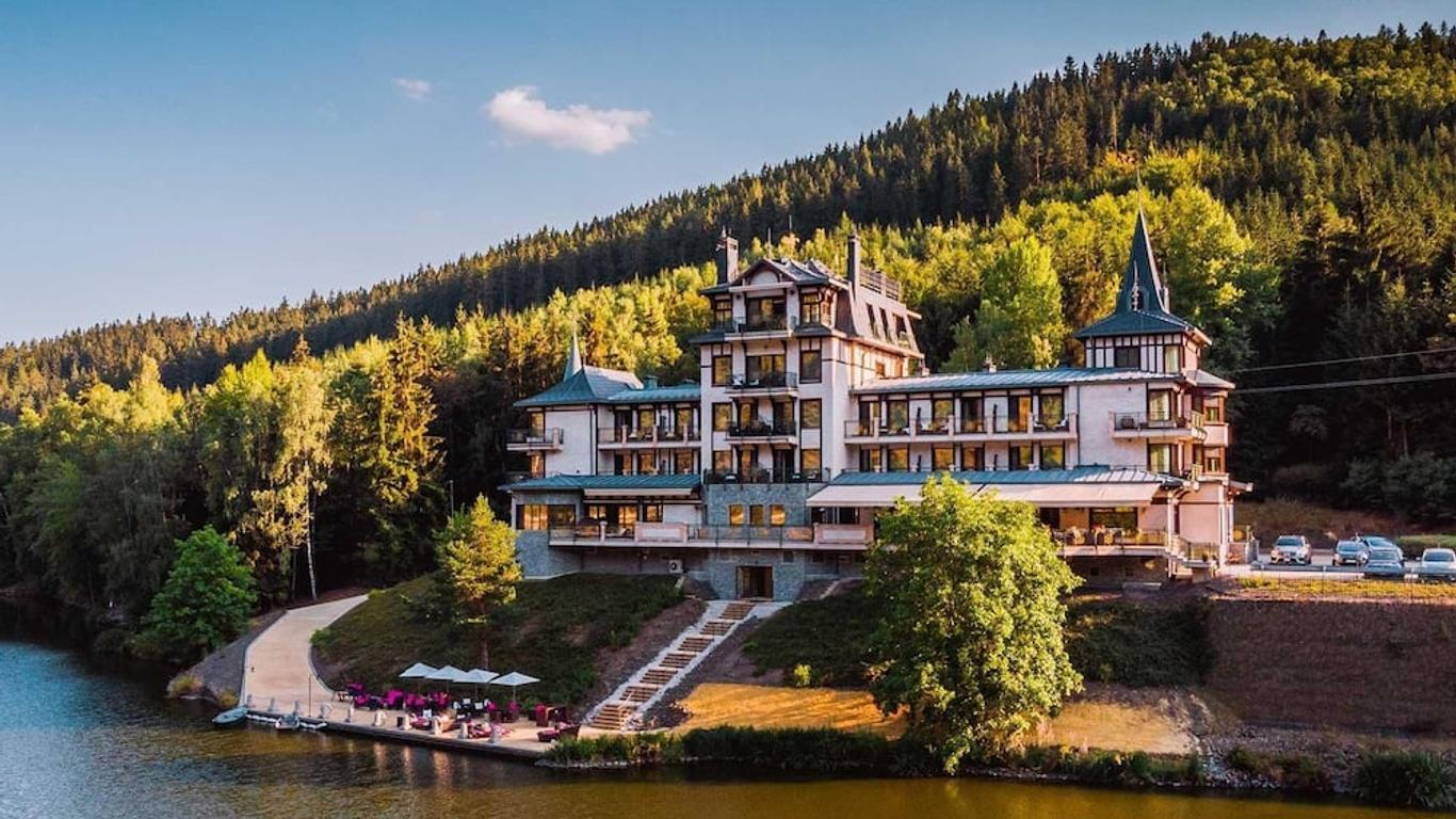 Retro Riverside Wellness Resort