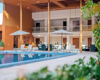 Hotel Ixzi Plus - Ixtapa - Svømmebasseng