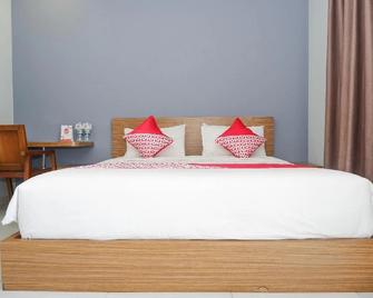 RedDoorz near Ahmad Yani Airport - Semarang