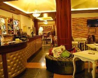 2 Kitarrat Boutique Hotel & Spa - Durrës - Bar