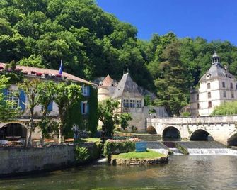 Peaceful location a short walk To One Of Frances Most Beautiful Villages - Saint-Jean-de-Côle - Edificio