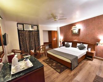 OYO 3499 Tekarees Inn - Lucknow - Habitación