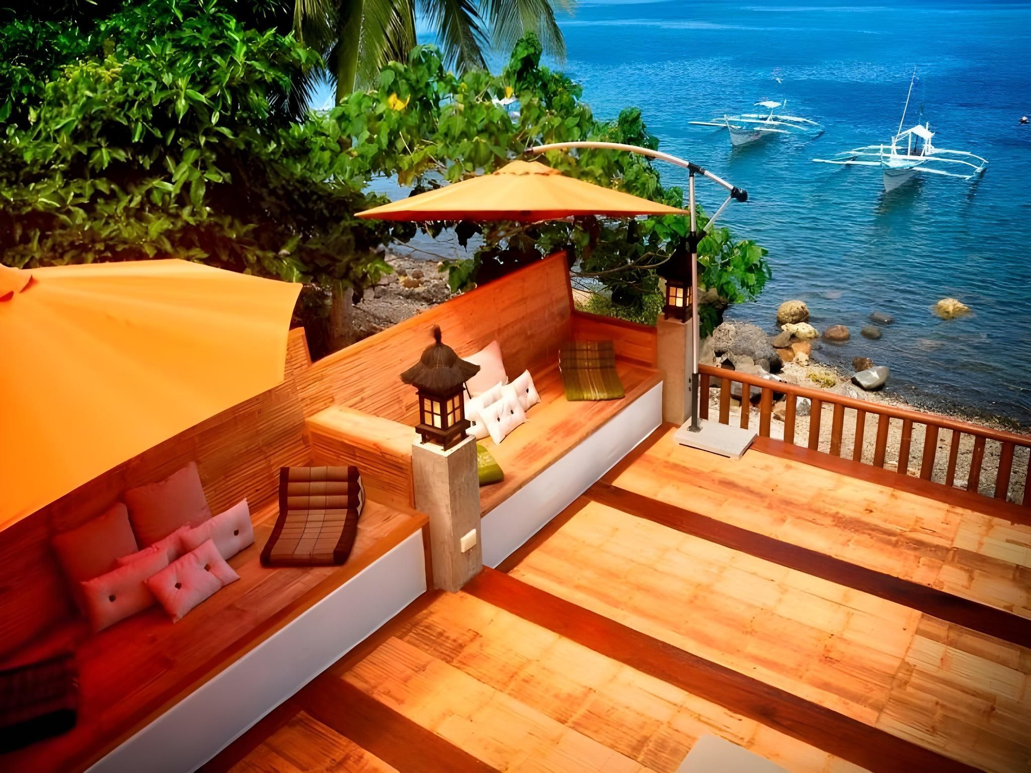 آيانار بيتش آند دايف ريزورت