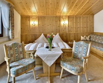 Hotel Garni Mössmer - Sankt Anton am Arlberg - Dining room