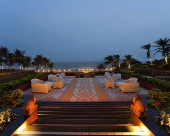 Mayfair Palm Beach Resort - Gopālpur - Patio