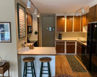 Hemlock Cottage Fisherman's Paradise - Warm Springs - Kitchen