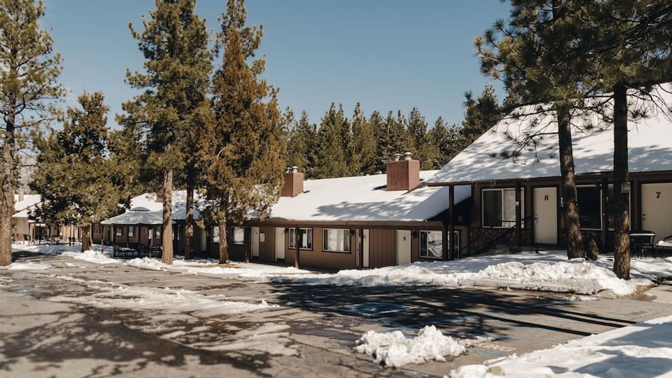 Vintage Lakeside Inn