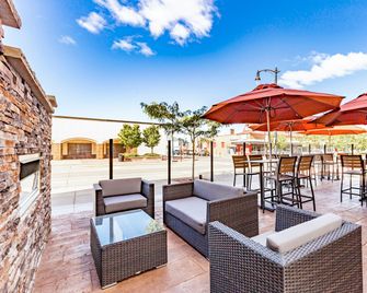 Cobblestone Hotel & Suites - Superior Duluth - Superior - Innenhof