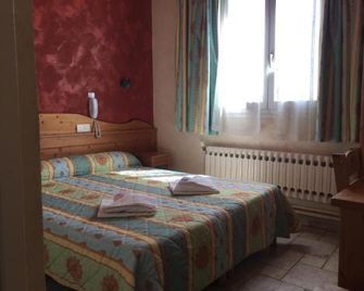 Hôtel Sans Souci - Jausiers - Спальня