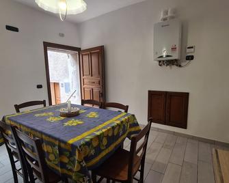 Amazing Lake View - Castel di Tora - Comedor