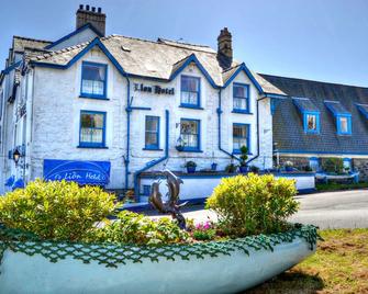 Lion Hotel & Studio Apartments - Criccieth - Budova