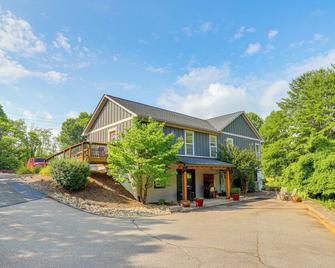 Modern Weaverville Apartment - Walk to Downtown! - Weaverville - Edificio