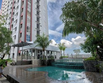 Comfort Studio Room at Vida View Apartment By Travelio - Makassar