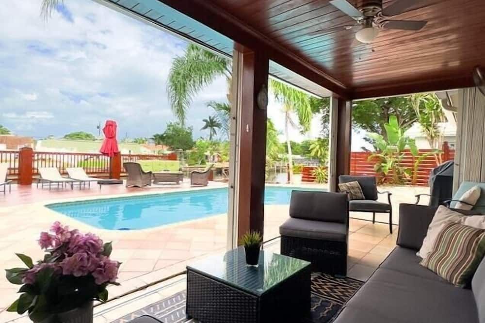 Spacious 3BR Oasis with Private Pool - فورت لاودردال - حوض السباحة