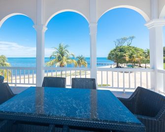 Lawson Rock - Angelfish 202 - Sandy Bay - Balcony
