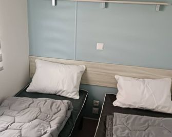 Les Ch'tis Normands 2! - Litteau - Schlafzimmer