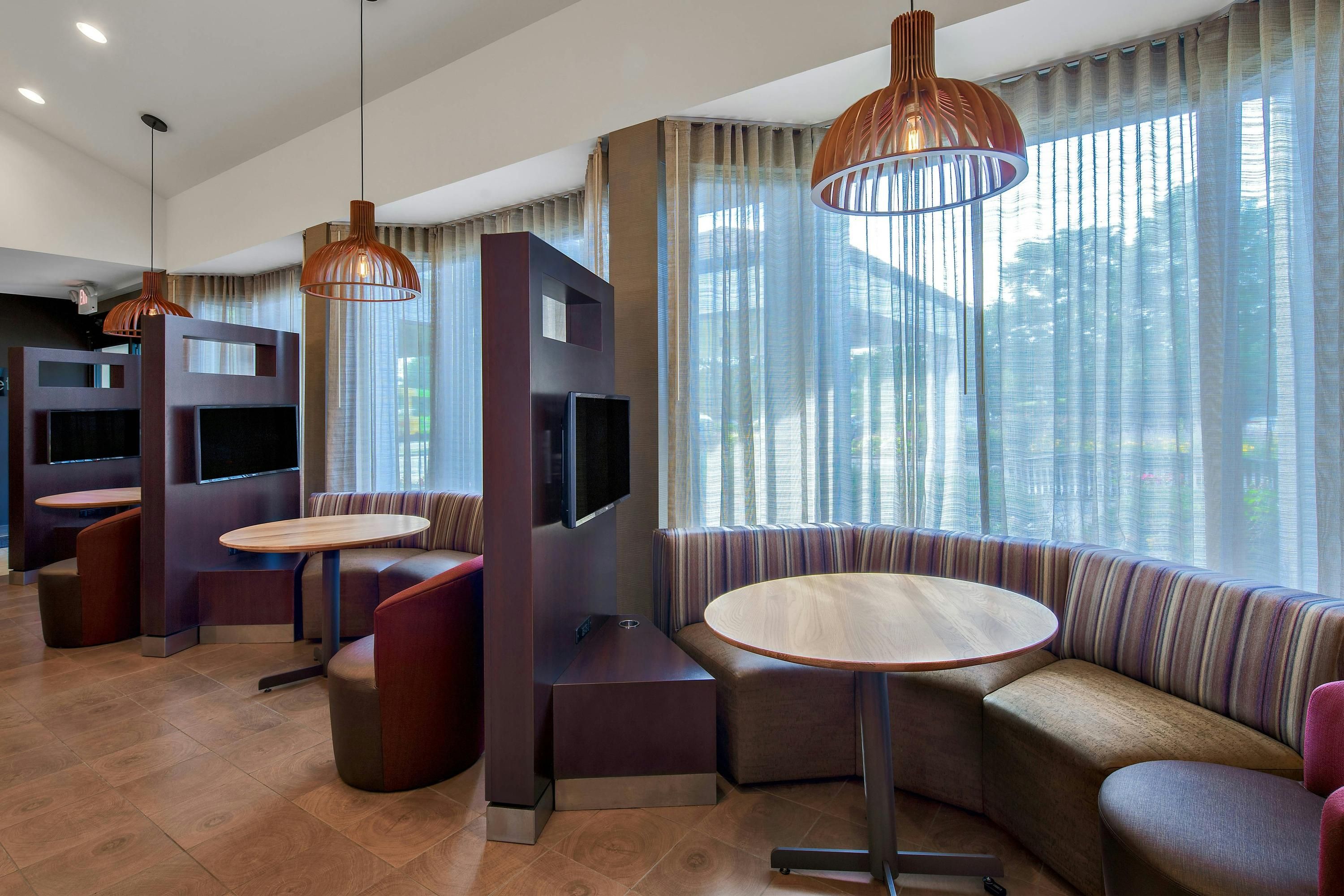 Courtyard by Marriott Pittsburgh Airport