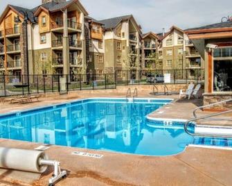Contemporary, Cozy, Pool, Hot Tub, Lake Front - Invermere - Pool