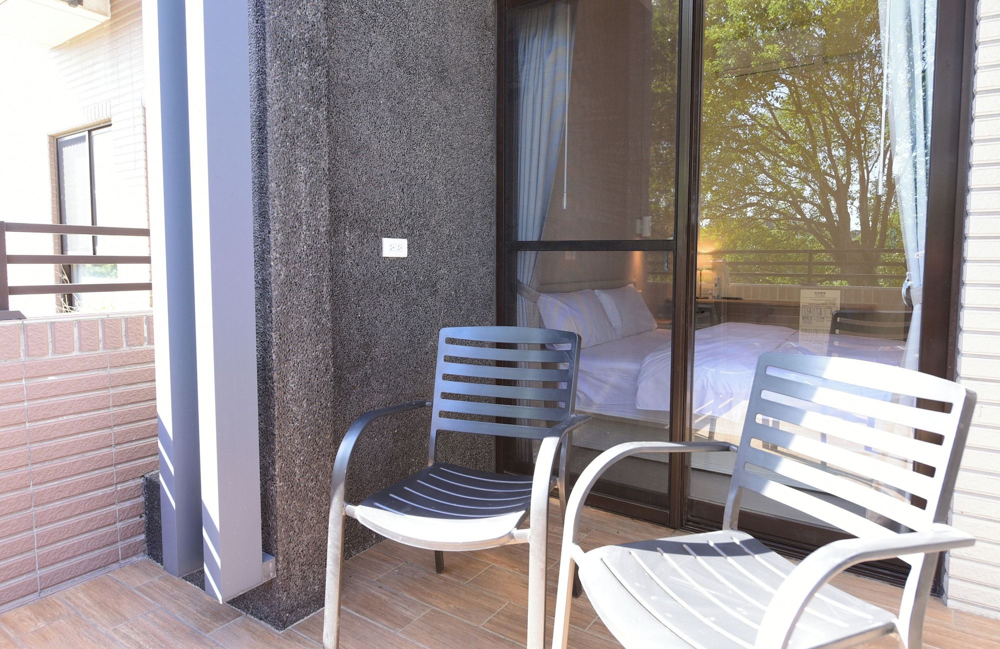 لوتل هوتل كسبارك جلوريا أوتليتس شين كونج سينماس