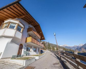 Villa Mazzel - Cima 12 - Vigo di Fassa - Building