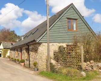 Court Farm Holiday Cottages - Minehead - Building