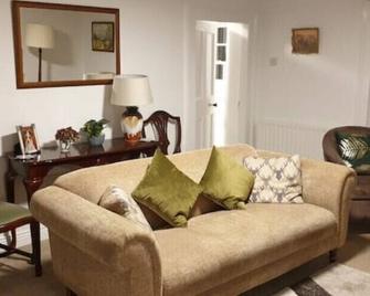 Large Thatched Farmhouse - Enniscorthy - Living room