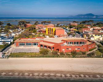 ibis Hyères Plage Thalassa - Hyères - Building