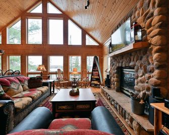 Twin Pines - Stone Lake - Lounge