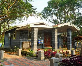 The Avi's Village Agrotourism - Karjat - Building