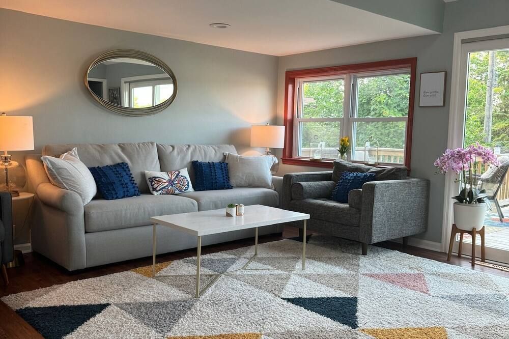Cozy 3-bedroom house on Lake Chemung near Mt. Brighton - Howell - Wohnzimmer