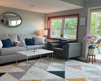 Cozy 3-bedroom house on Lake Chemung near Mt. Brighton - Howell - Wohnzimmer