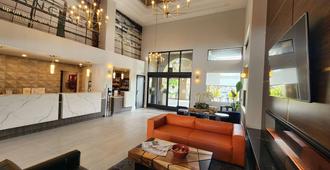 La Quinta Inn & Suites by Wyndham San Francisco Airport West - Millbrae - Ingresso