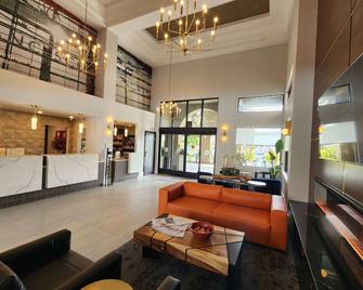 La Quinta Inn & Suites by Wyndham San Francisco Airport West - Millbrae - Ingresso