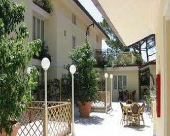 JR Resort Logos Forte dei Marmi - Forte dei Marmi - Patio