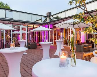 Golfhotel & Restaurant Lindenhof - Bad Vilbel - Патіо