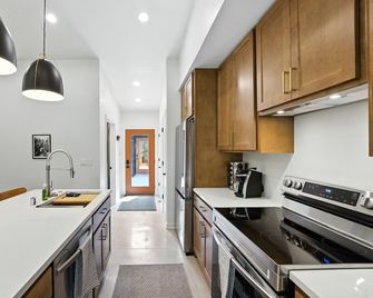 500 House - Unit B townhouse - Mequon - Küche