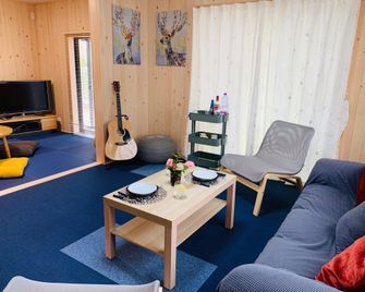 A Warm Sun House With Natural Cypress Interior - Sakura - Huiskamer