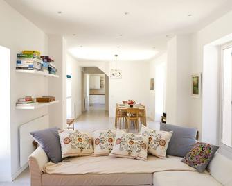 Villa In Roussillon-Gargas. Perfect For Those Looking For Rest And Relaxation - Gargas - Living room