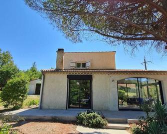Pretty house on wooded land of 4,500m2, in Chauzon in Ardèche - Chauzon - Edificio