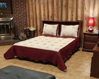 Chalet Saint-Leonard ss - Montreal - Bedroom