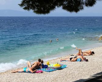 Family friendly house with a parking space Gornji Tucepi - Podpec, Makarska - 6915 - Tučepi