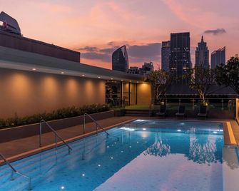 Hyatt Place Bangkok Sukhumvit 1 - Bangkok - Pool