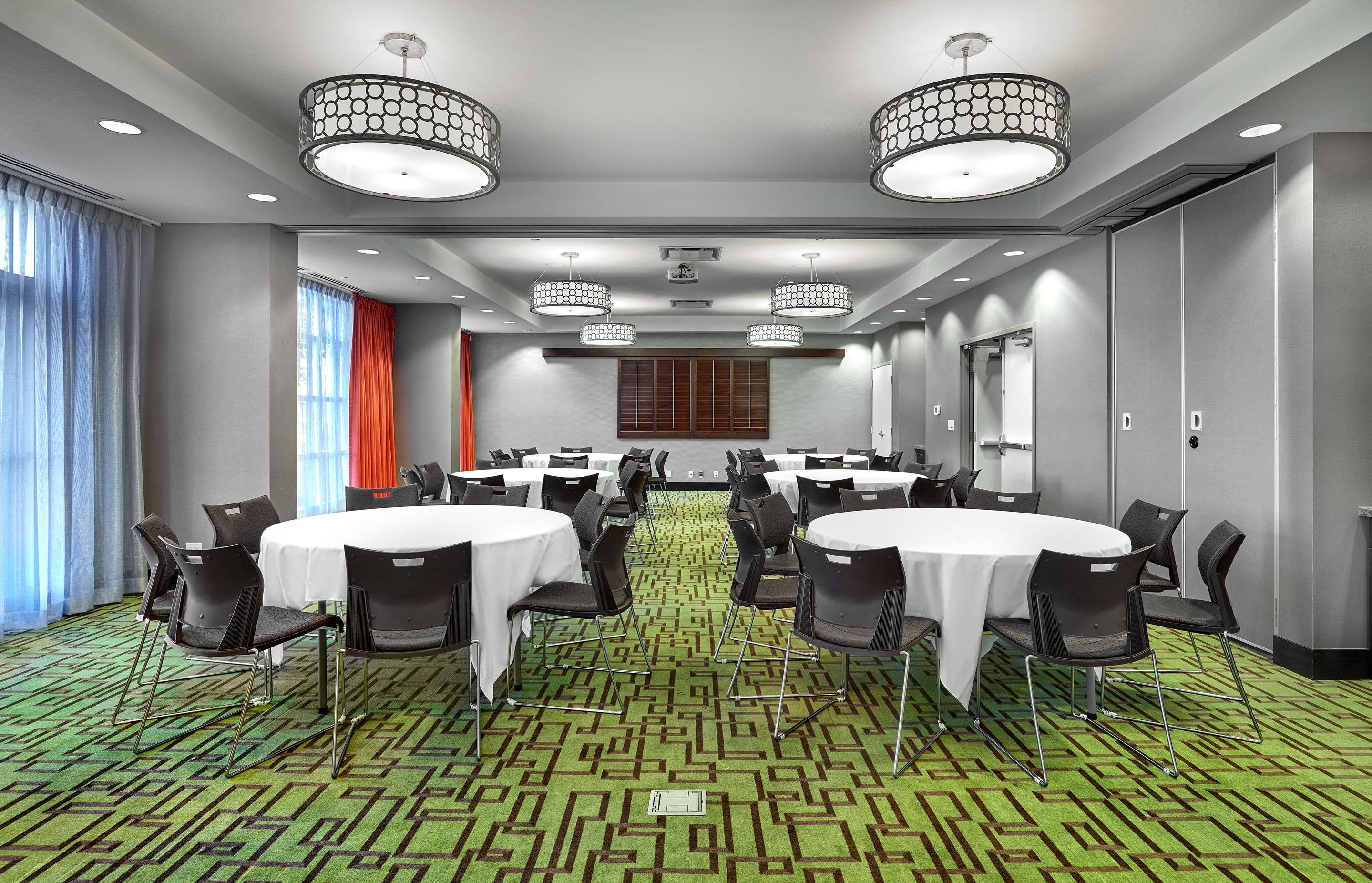Hampton Inn by Hilton Calgary Airport North thumbnail 3