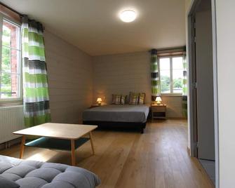 Stopover and holiday cottage at the foot of the Nivernais canal - Châtillon-en-Bazois - Habitación
