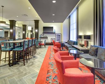 Hampton Inn & Suites Roanoke Downtown - Roanoke - Restaurante