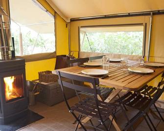 Village Huttopia Sud Ardèche - Vagnas - Comedor